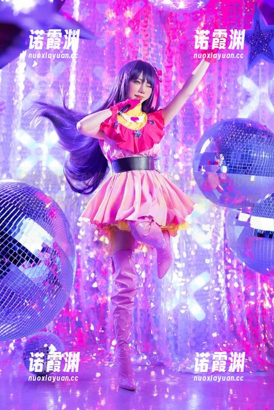 sally dorasnow多啦雪 见过穿职装的博主吗?sally dorasnow多啦雪的这组写真图片,却让我想起了加班的夜晚,哈哈!